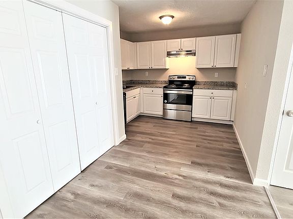 3rd image of 10329 Wicklowe St