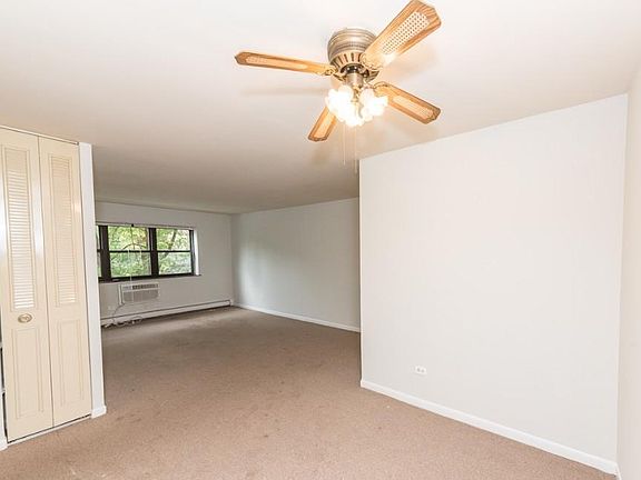 2nd image of 452 W Barry Ave #507