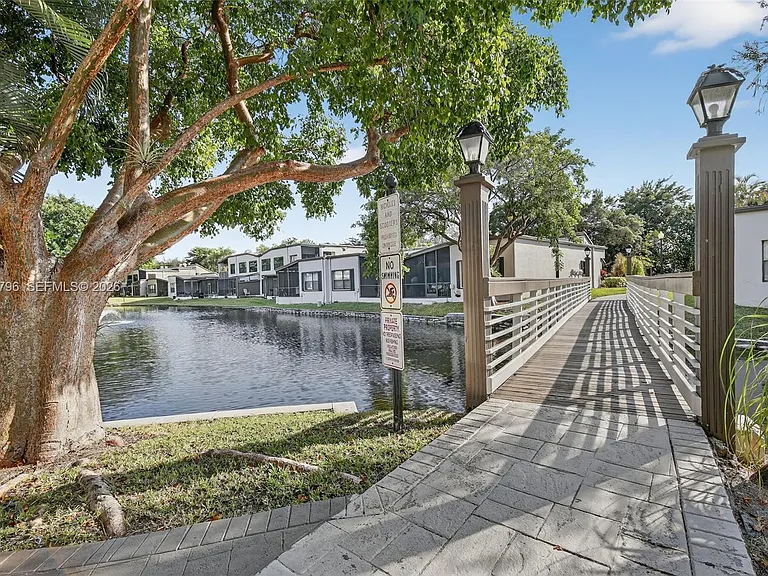 9703 N New River Canal Rd #103 — Photo 32