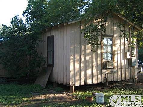 1st image of 626 Hoskins St