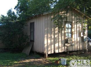626 Hoskins St, Gonzales, TX 78629