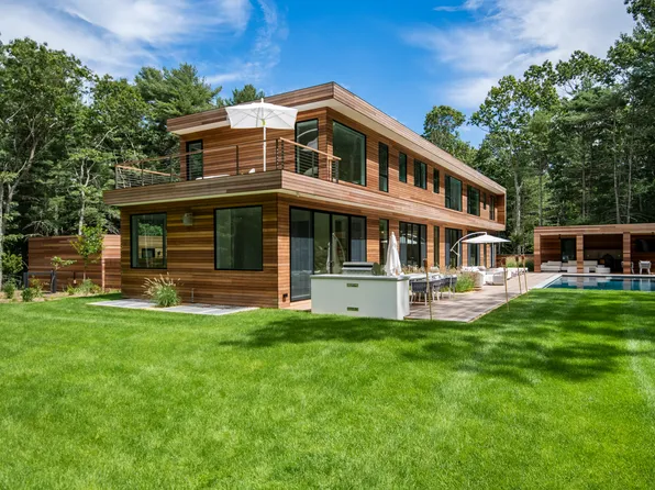 https://photos.zillowstatic.com/fp/cacb36867d340d1b9f845f2076ce3e5f-p_e.webp