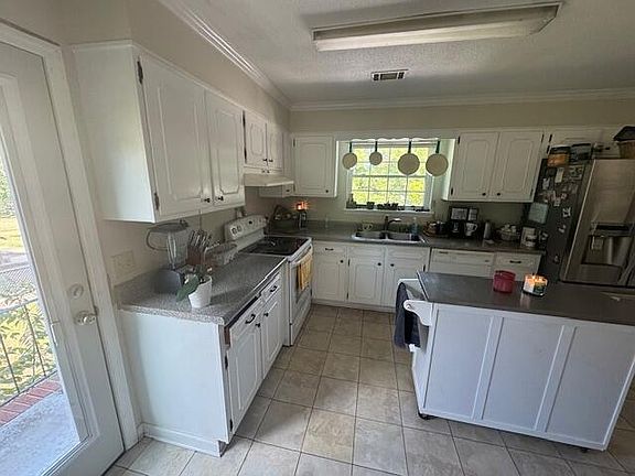 3rd image of 118 Morris Dr