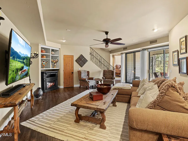 2609 E Pine Island Ln — Photo 23