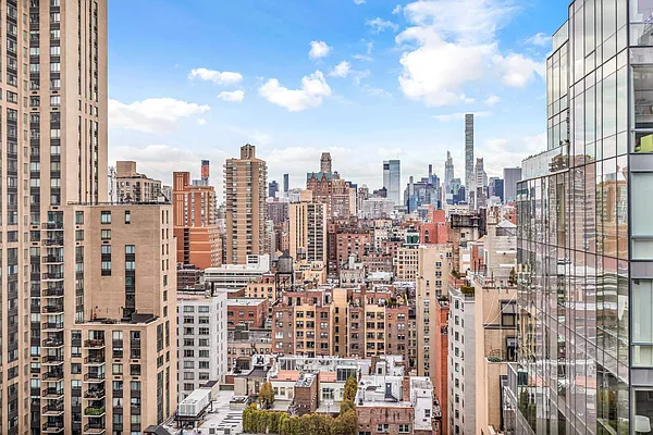 Rented by Sotheby's International Realty | media 28