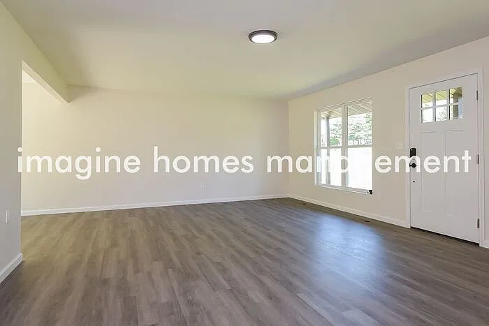223 Sandalwood Dr — Photo 2