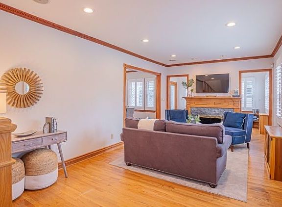 2nd image of 4 E Clark Pl
