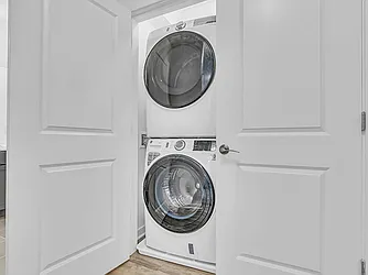 300 Avenue East, #2425