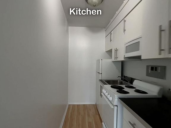 4th image of 348 W Oakdale Ave #404
