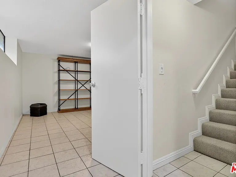 8611 Burton Way #4 — Photo 59
