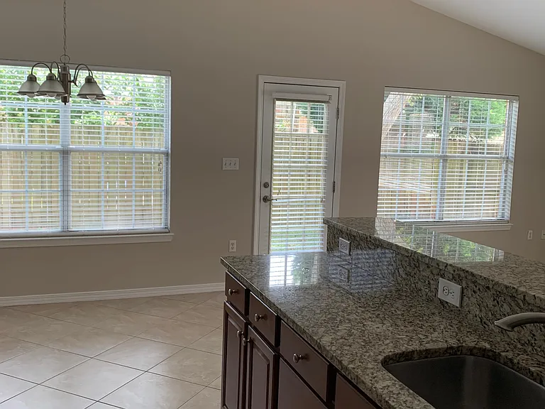 4650 Windstarr Dr — Photo 8