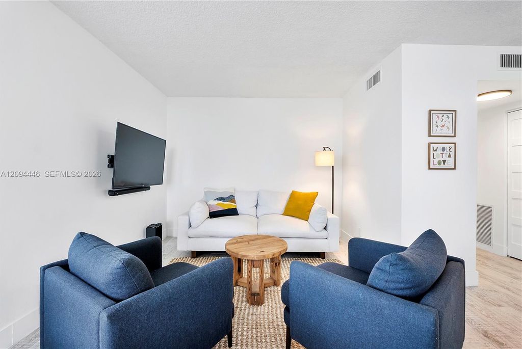 2639 N Riverside Dr APT 806, photo 4