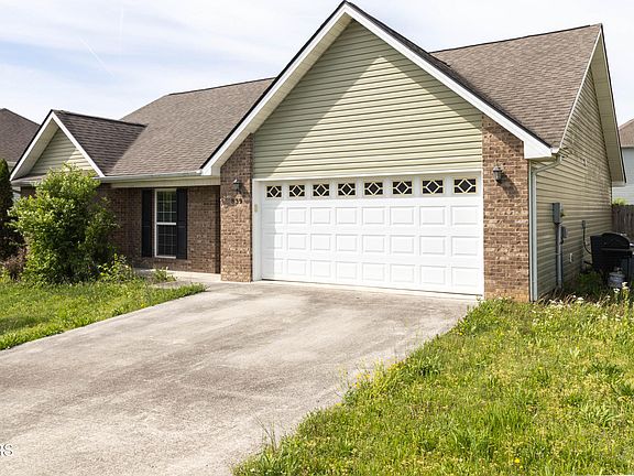 3rd image of 839 Wells Rd