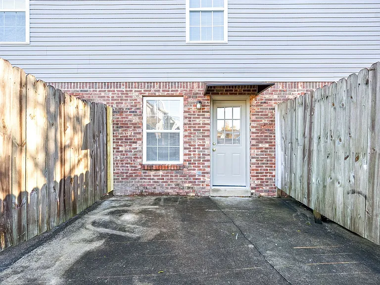 Raleigh Ct - 2303 — Photo 24