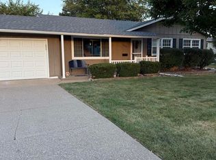 2023 Elmwood Ln, Bettendorf, IA 52722