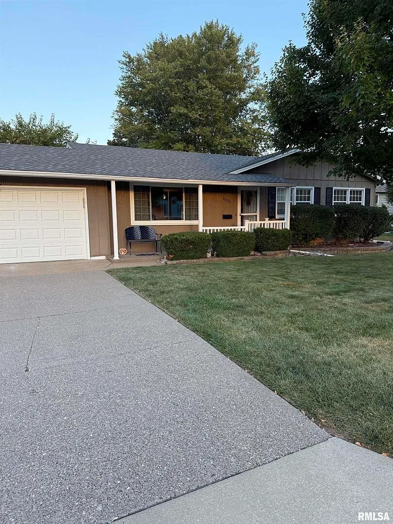 2023 Elmwood Ln photo 1