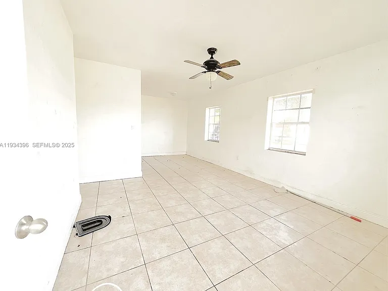 15410 NW 29th Ct — Photo 3