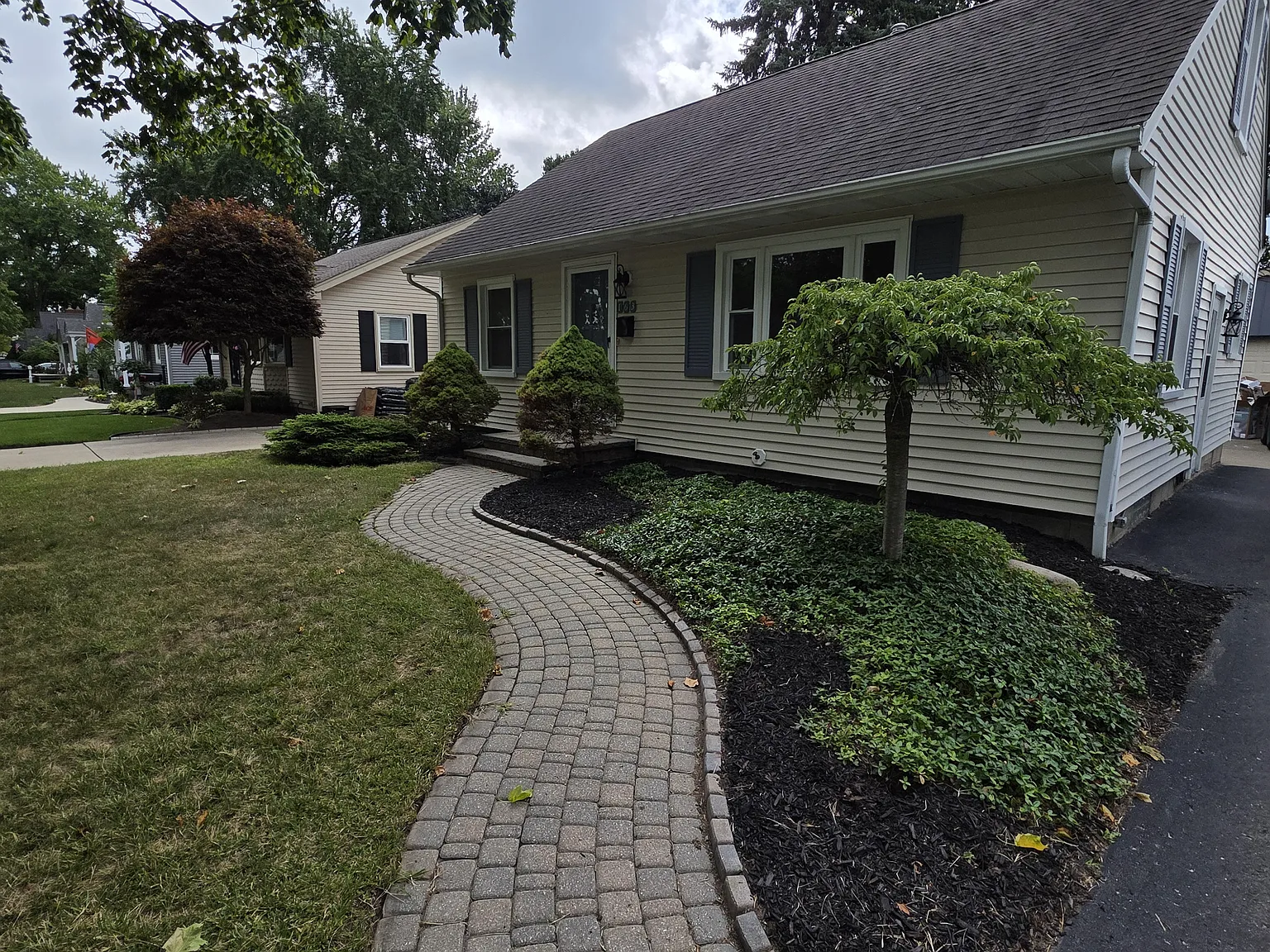 163 Croswell — Photo 2