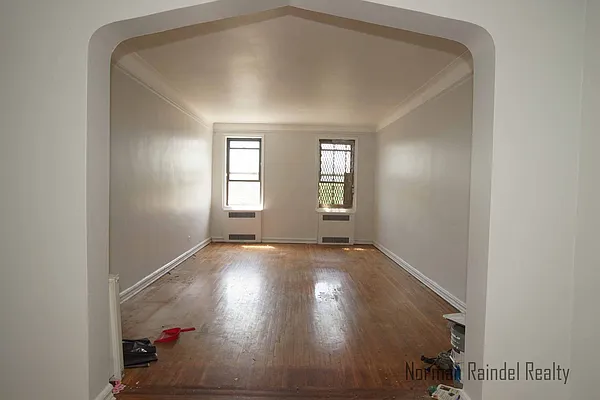 Rented by Norman Raindel, LREB | media 35