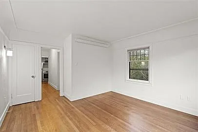 Brentwood Apartments — Photo 9