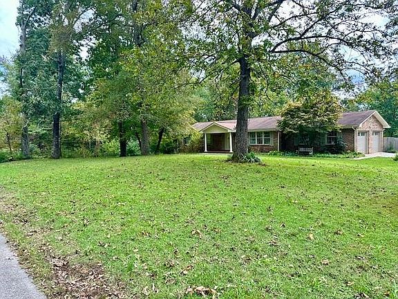 3rd image of 911 Hale Cir