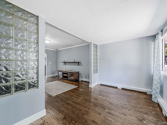 4th image of 10 Roy Avenue