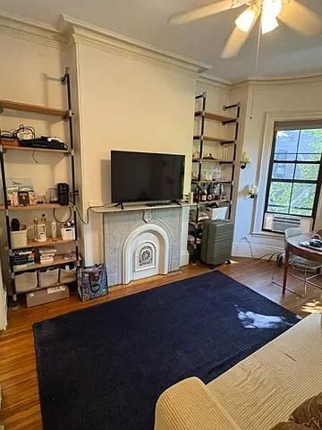 2 Wellington St #5 — Photo 2