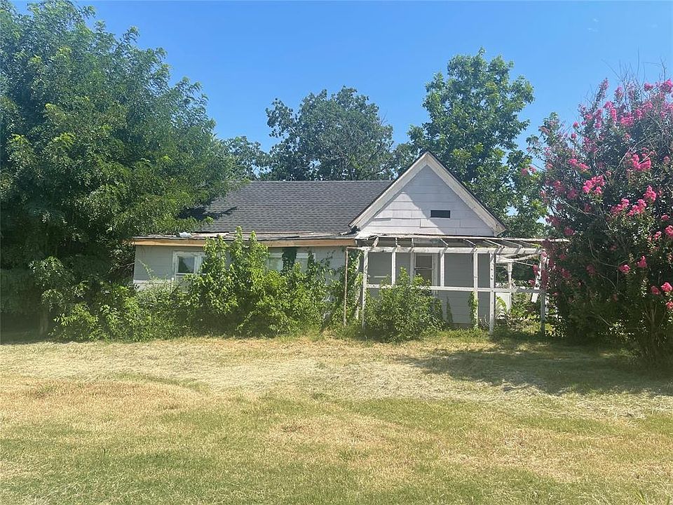 2nd image of 304 N Tucker Ave