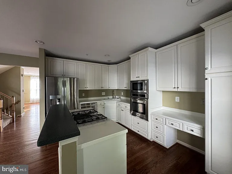 4741 Thornbury Dr — Photo 4