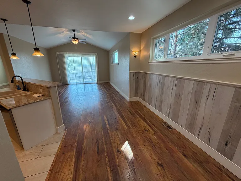815 Parkway Dr — Photo 2