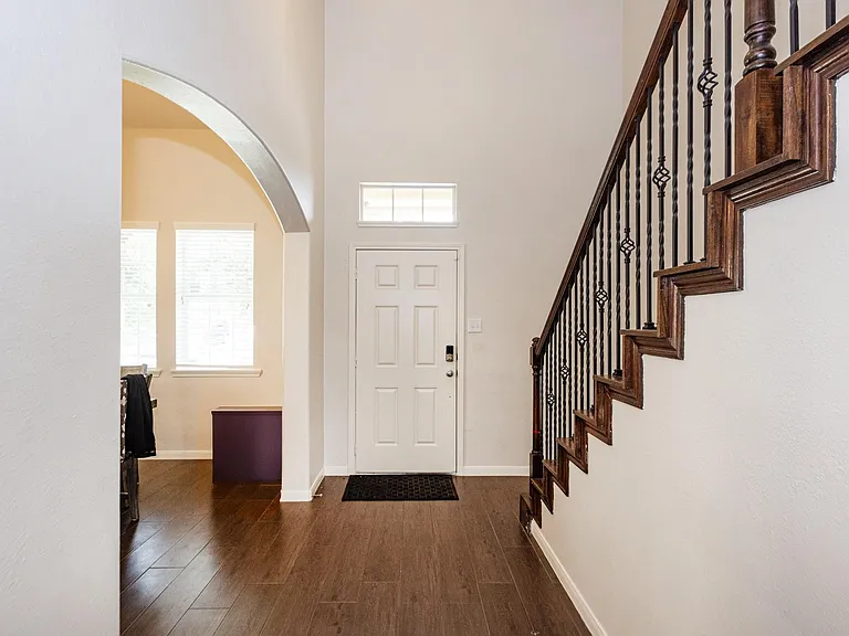8311 Bay Oaks Dr — Photo 3