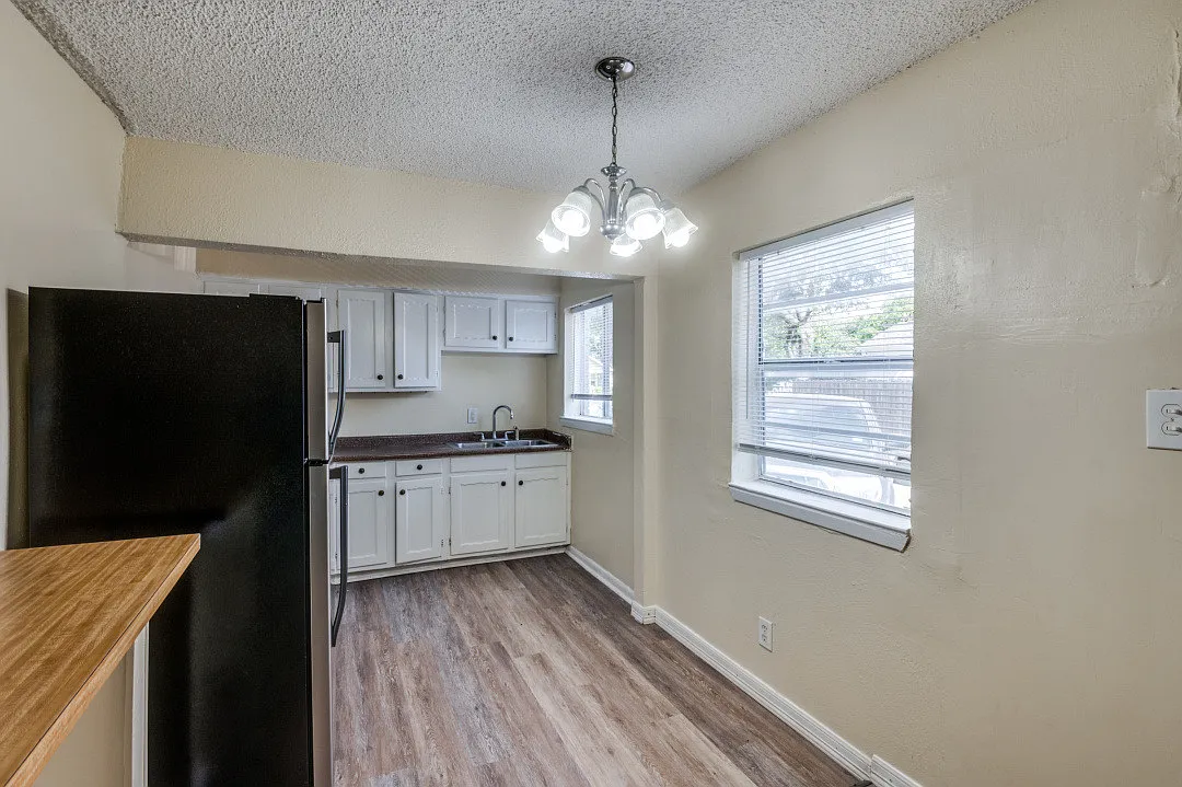 512 S Delaware St — Photo 3