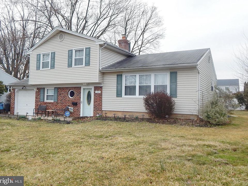 1st image of 1068 Oakwood Dr