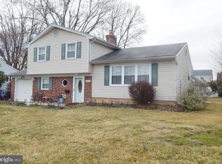 1068 Oakwood Dr, Warminster, PA 18974