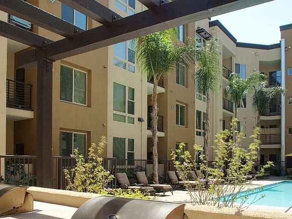 3rd image of 21201 Kittridge St APT 9105