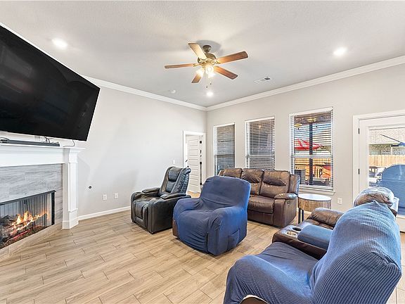 5th image of 4436 W Newton Ave