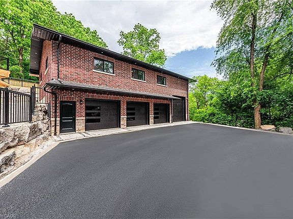 3rd image of 8949 Mississauga Rd