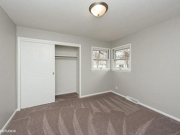 08_961RosemereCircle_14_MasterBedroom_Lo