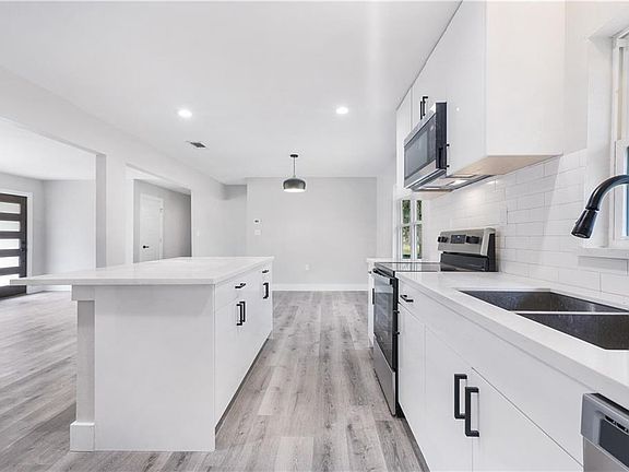 3rd image of 113 Marjess Dr