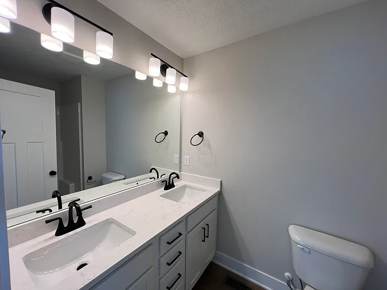 601 NE Hart Ln #1 — Photo 13
