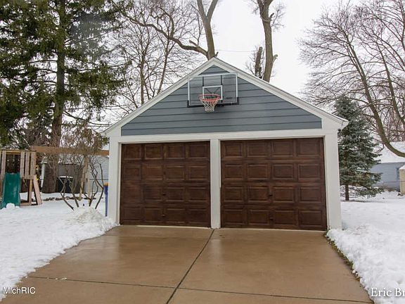 4th image of 427 Mulford Dr SE