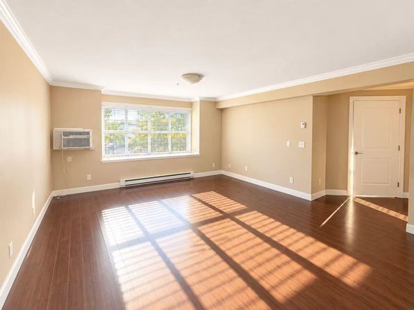 2 bedroom rental in Surrey — photo 11