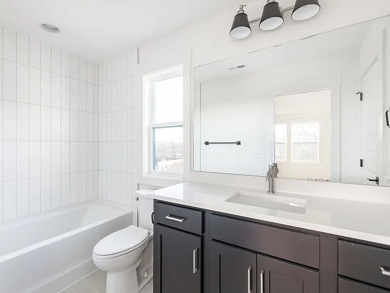 326 E Trinity Ln #C — Photo 28