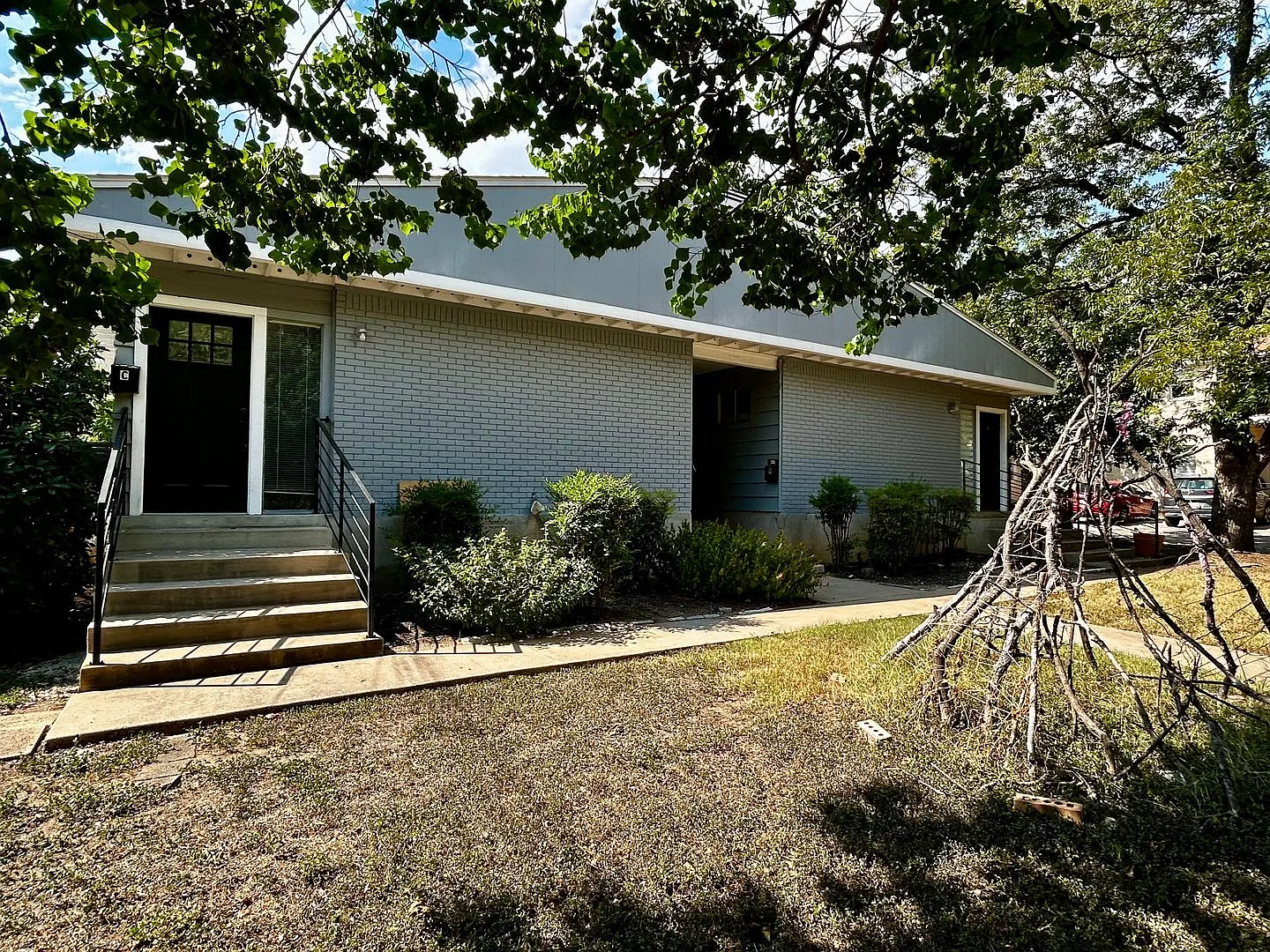 3304 Tom Green Unit C — Photo 3