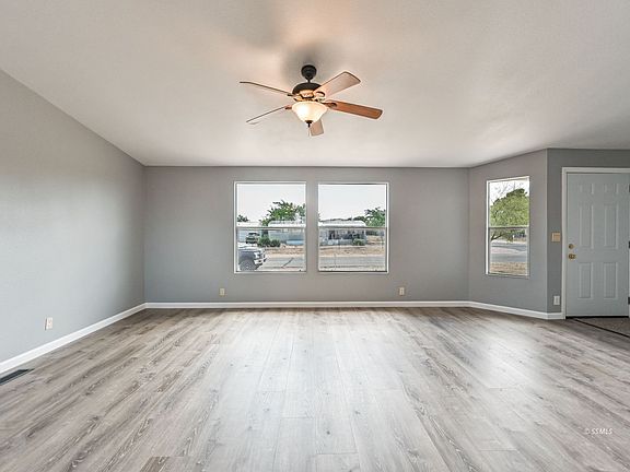 5th image of 1358 W Wildrose Ave