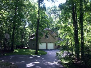 586 E Osterhout Ave, Portage, MI 49002