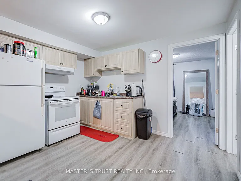 1179 Simcoe St S #2 — Photo 9