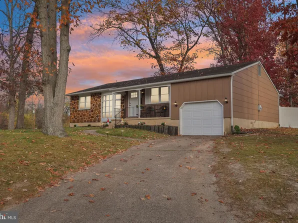 1 River Birch Rd, Turnersville, NJ 08012