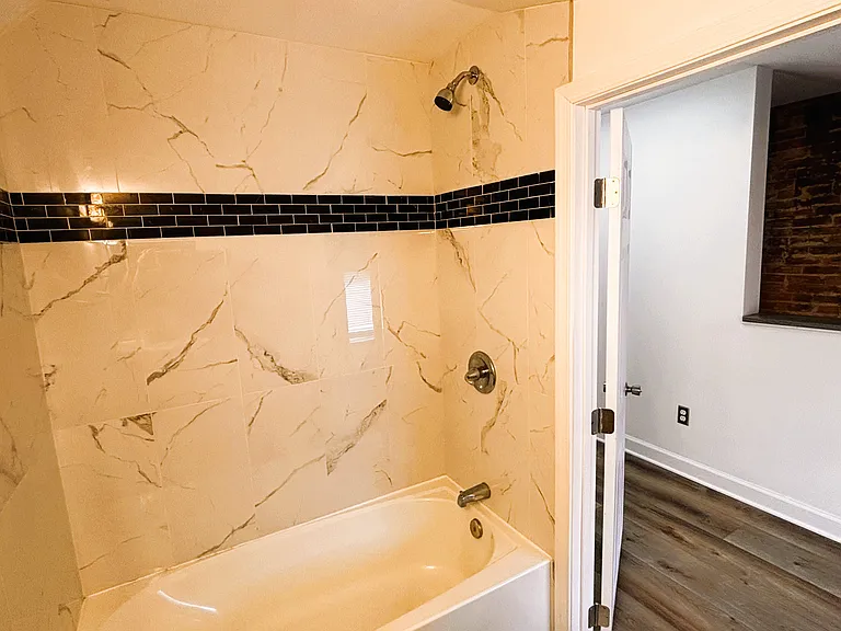1714 E Pratt St — Photo 17