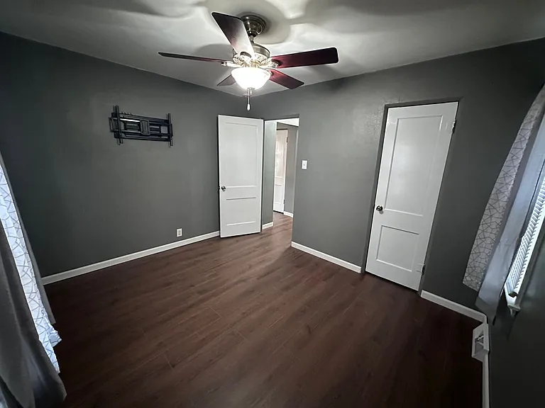 2415 Jerden Ave — Photo 16